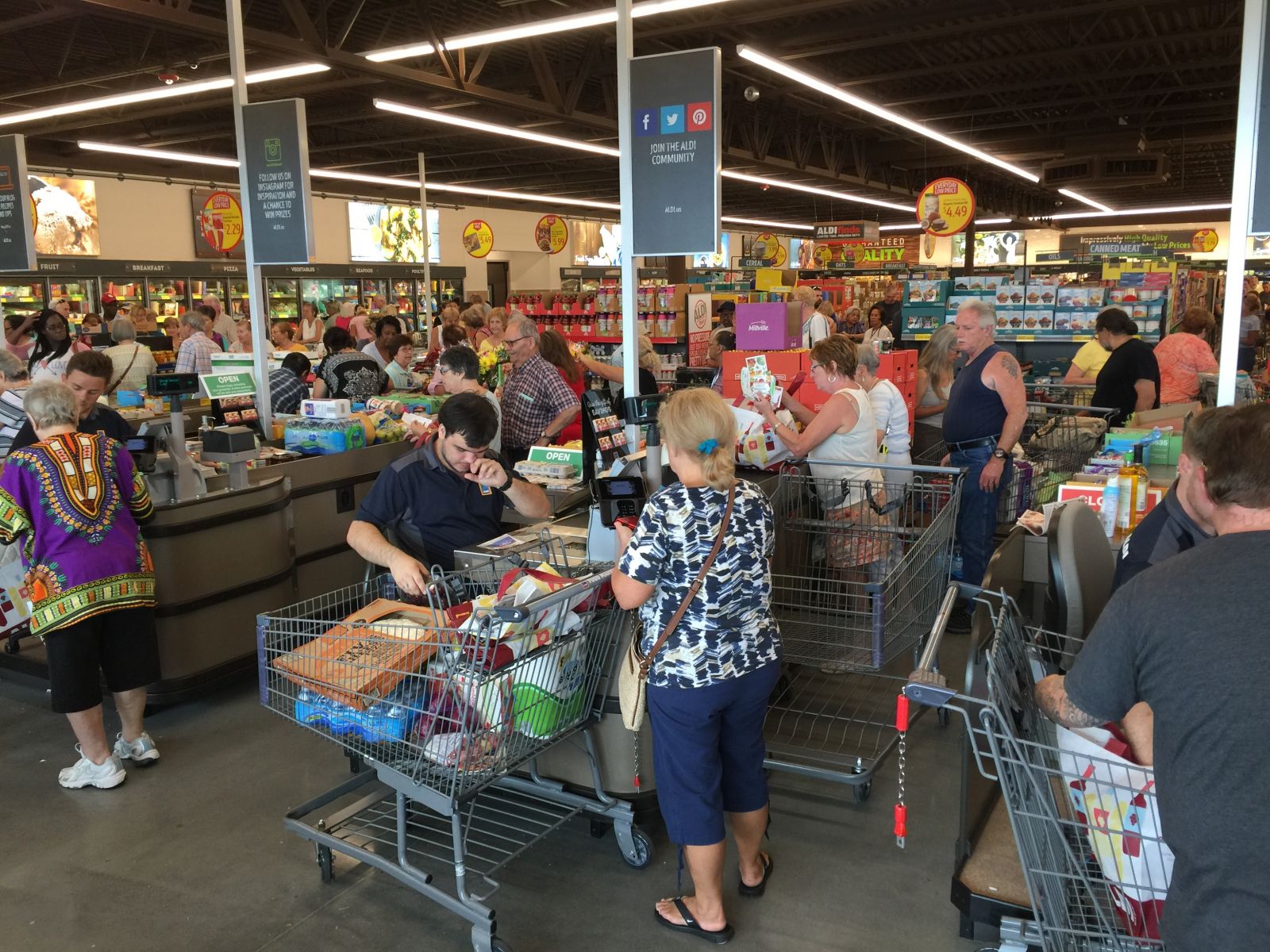 Aldi store in Palm Coast on opening day